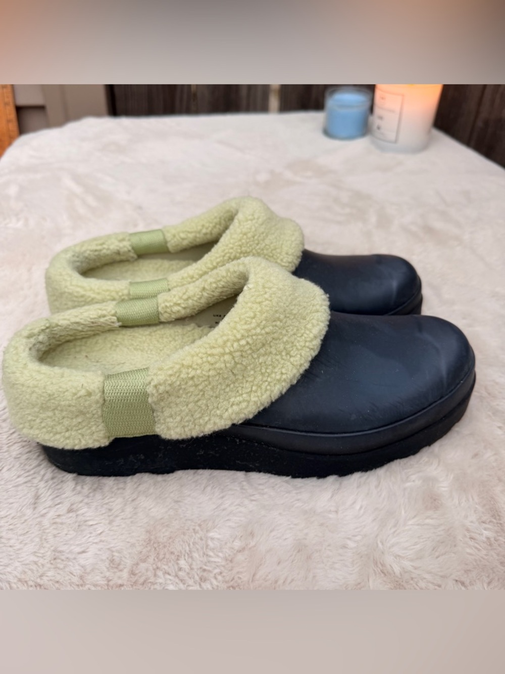Hunter Clog Mules with Light Green Shearling Trim Size 10